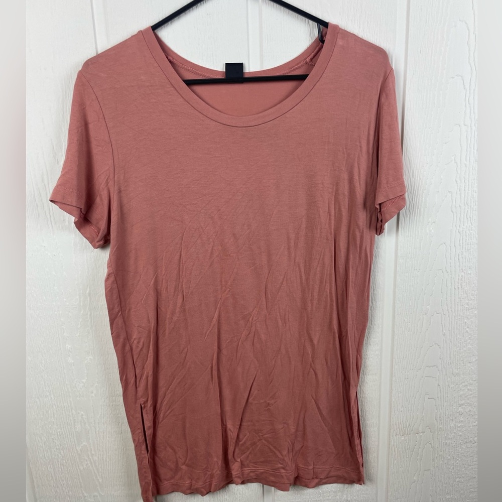 The Clas-sic Usa Pink Side Slit T-Shirt Size Large-Stretchy and soft!